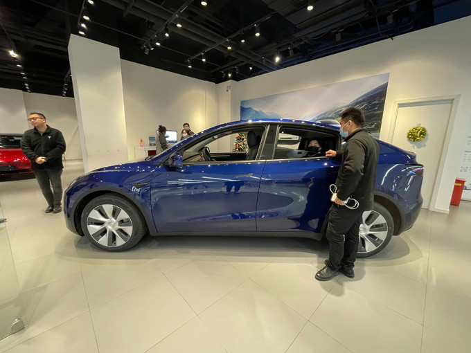 特斯拉modely2022款有几种颜色,特斯拉modelsplaid试驾体验