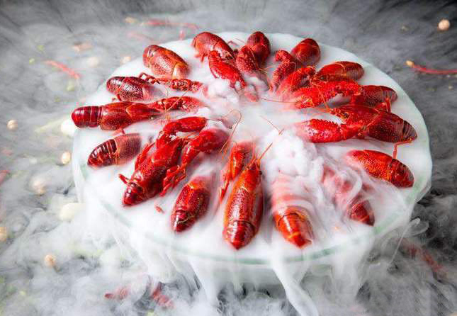 深夜嗨吃火鸡面,深夜嗨吃手摇奶茶