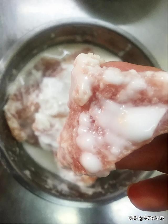 厨师挂糊技巧,炸河虾挂糊怎么做又酥又好吃