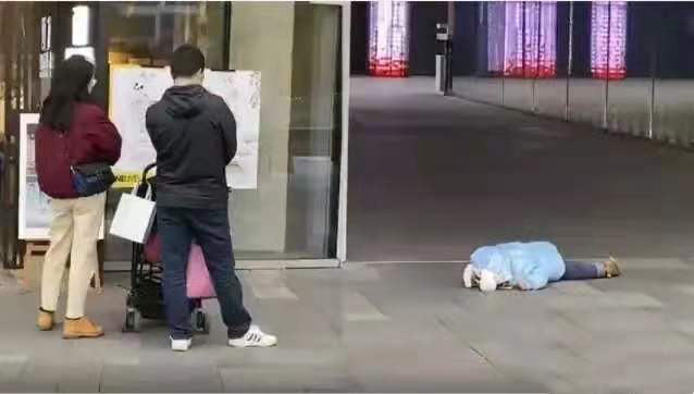 不给孩子吃草莓的原因就是太贵了,草莓不让孩子吃的四个理由