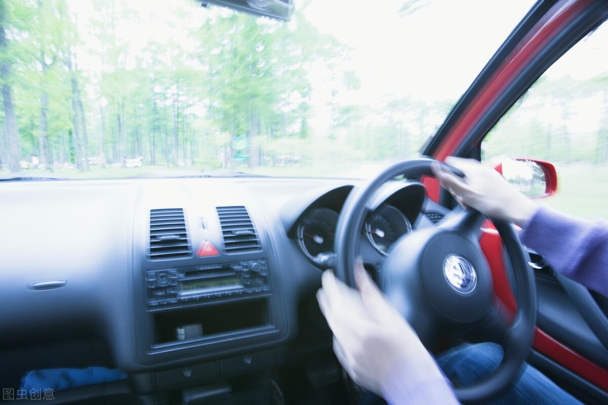 可上牌老年代步车,能上牌的老年三缸代步车