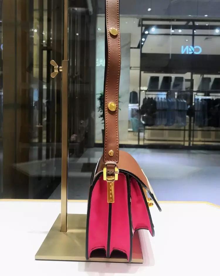 娜扎穿衣搭包包,30多个包包