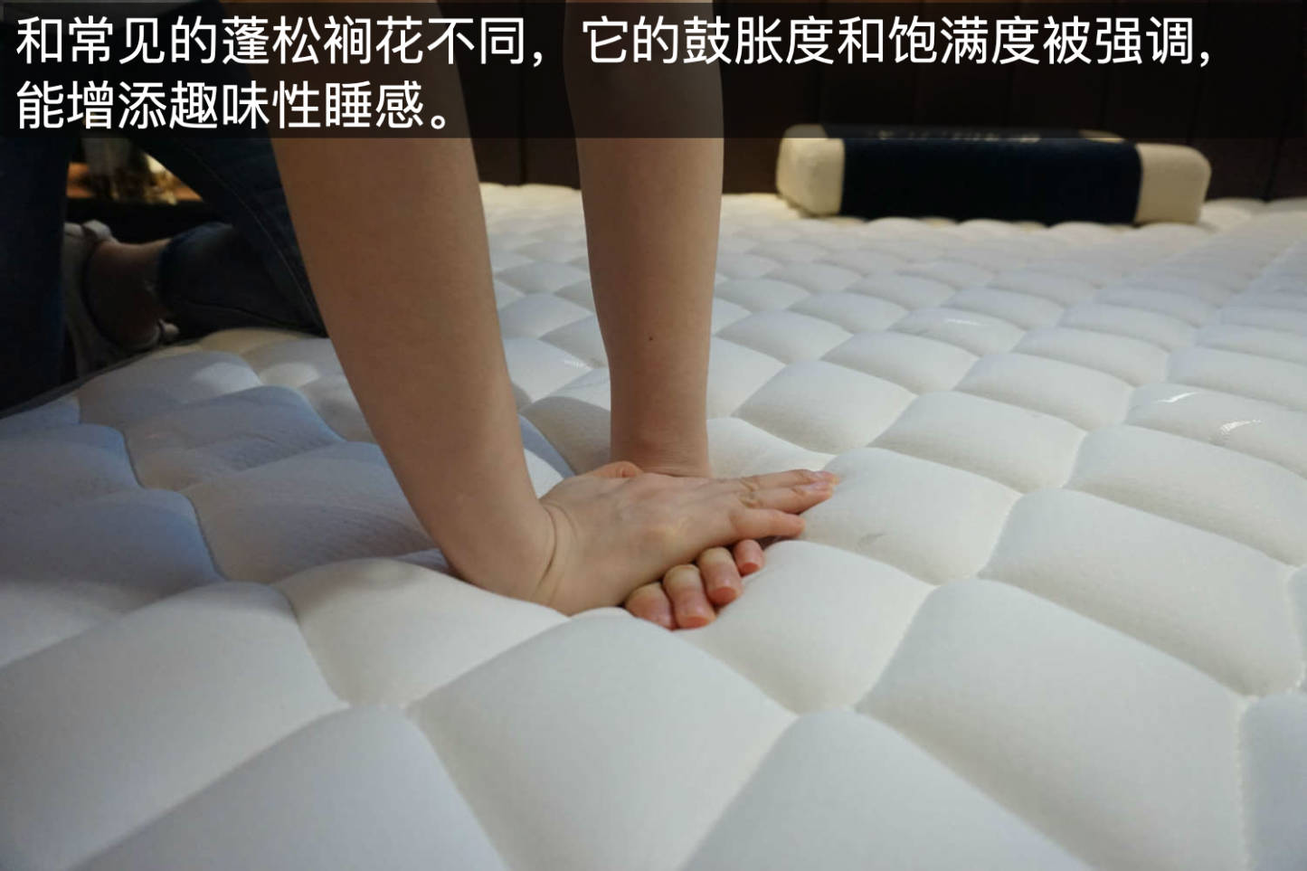 慕思床垫测评:硬床垫中的柔情派,特殊裥花给全身做“按摩”