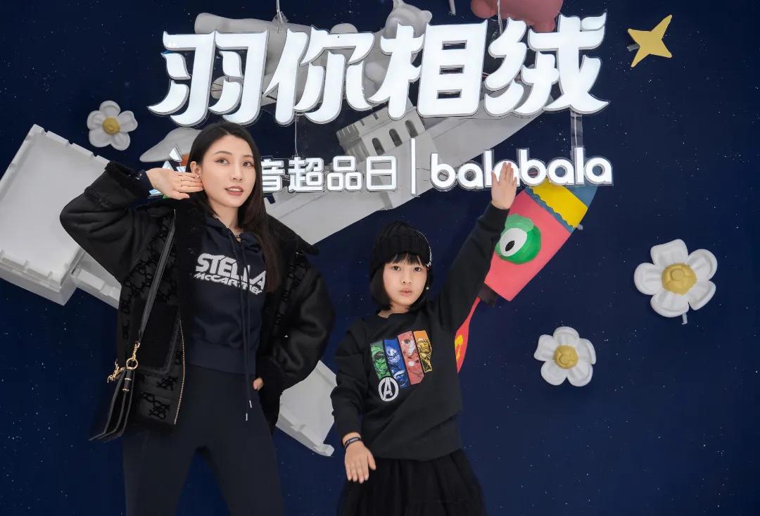 爬雄伟长城,看balabala“羽你相绒”大秀,孩子们的冬天充满想象