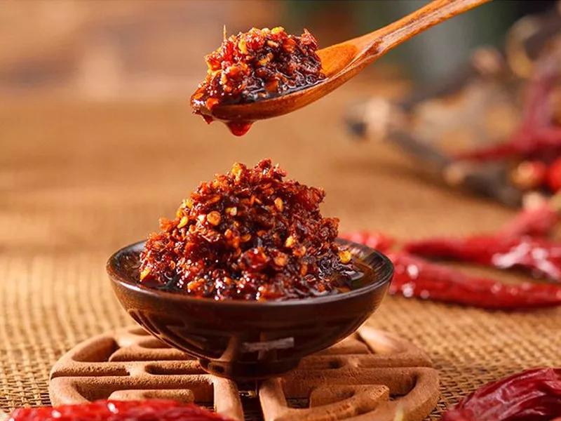 2分钟狂卖160万罐，让老干妈难安：红海中杀出的虎邦辣酱凭何出圈