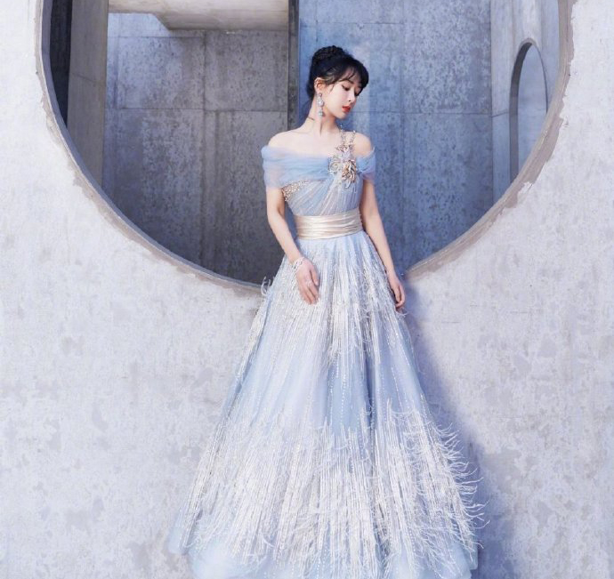 杨紫穿婚纱所有的照片,杨紫穿白婚纱的照片超美