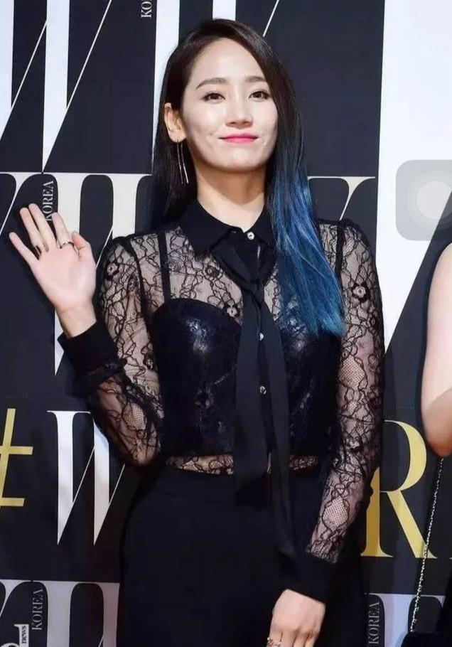 林允儿蕾丝衫,林允儿一袭黑色吊带裙