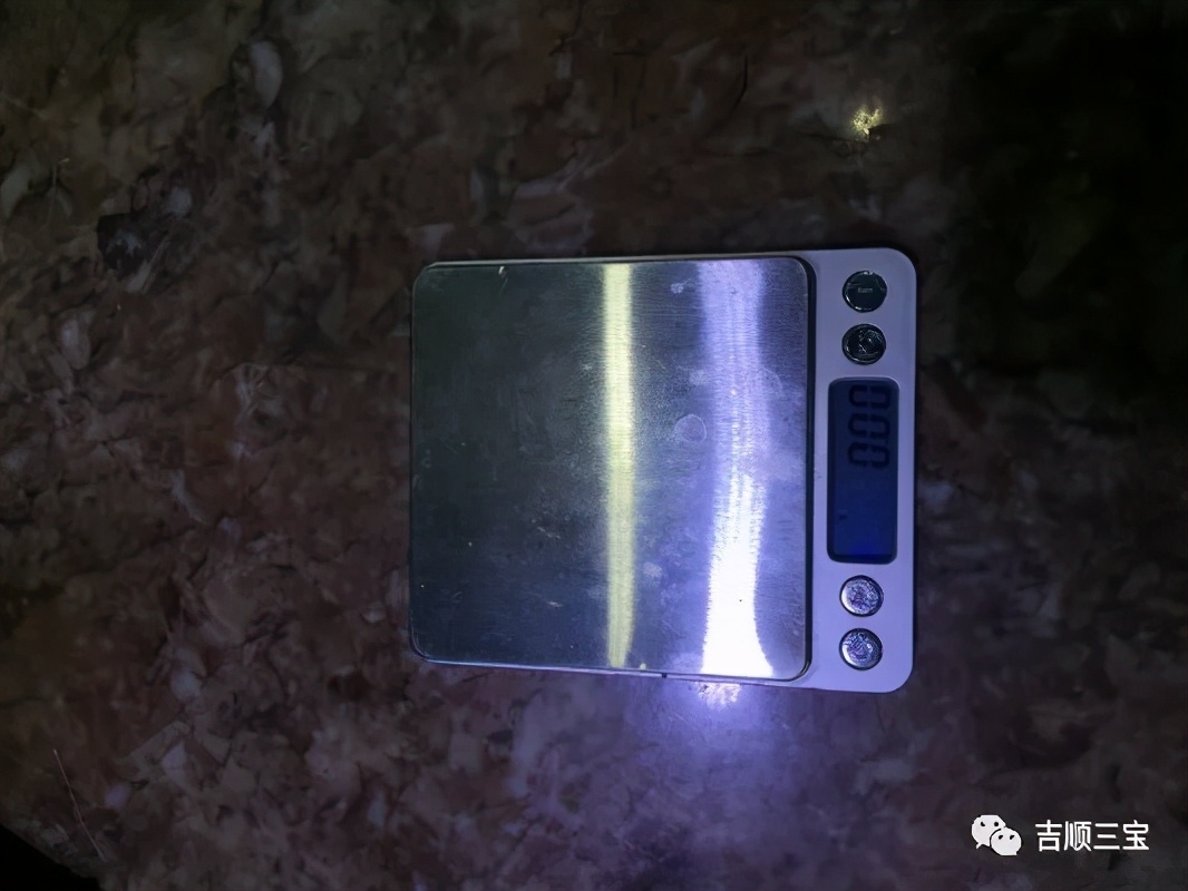 藕粉色和田玉如何辨别真假,和田玉珠子真假辨别对比图