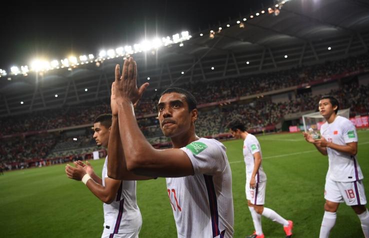 开心得像个孩子一样,阿兰国足首秀