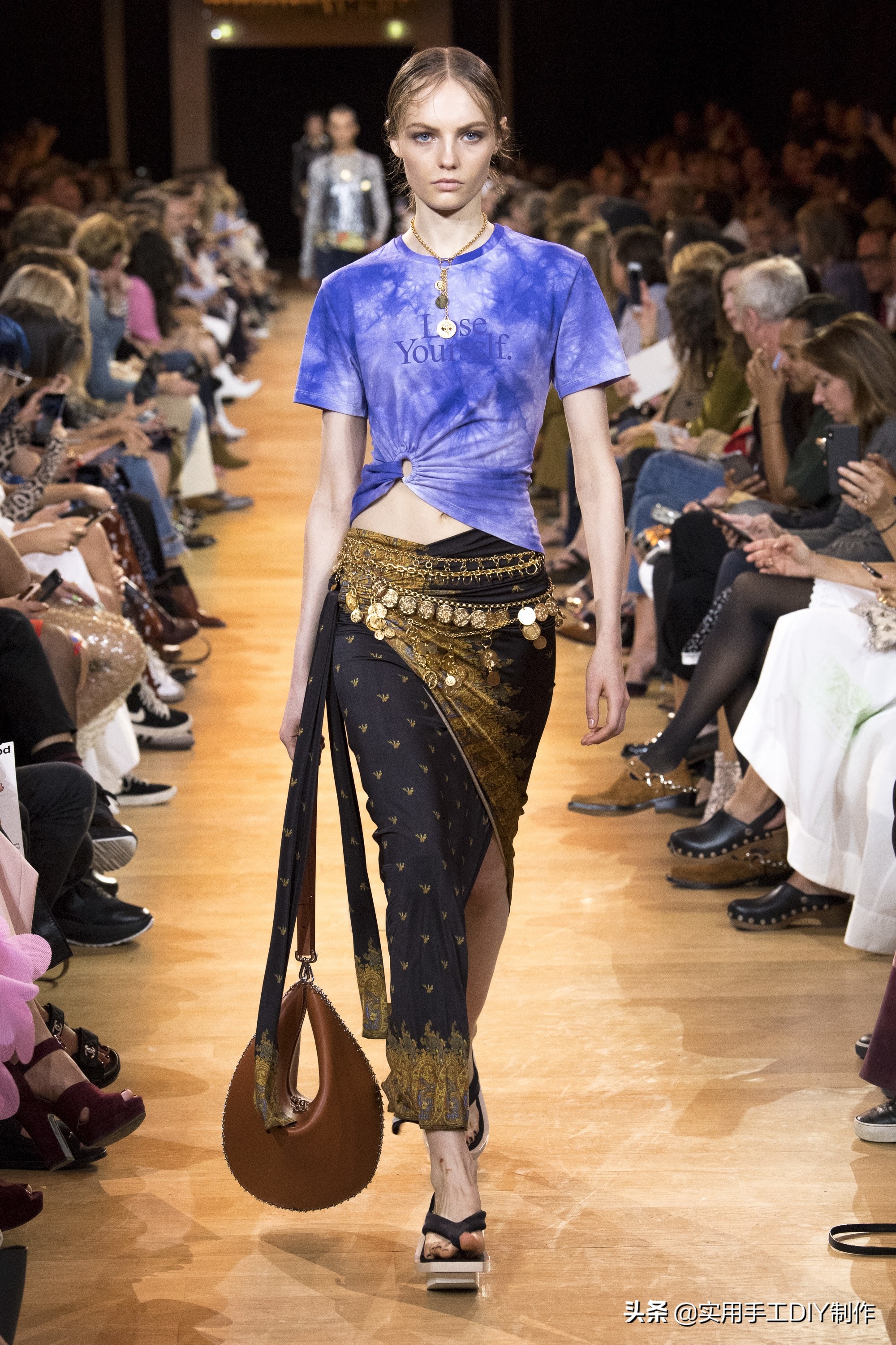 时装周pacorabanne系列2020,pacorabanne2021春夏系列金属长裙