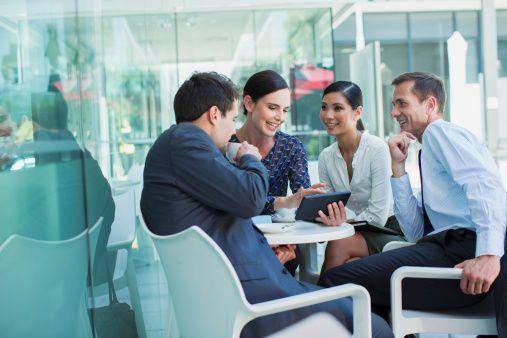 换了发型感觉不一样,换了发型好像变了一个人似的