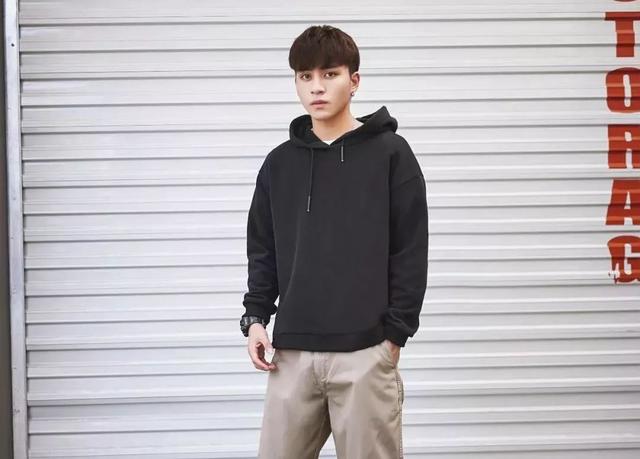 李维斯联名卫衣,李维斯联名小熊卫衣