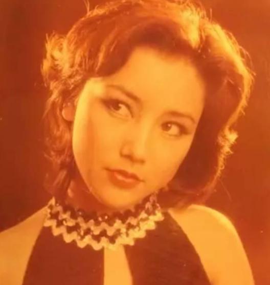 一代*星艳**遭封杀、被出轨，还毁容，69岁却重新光芒万众