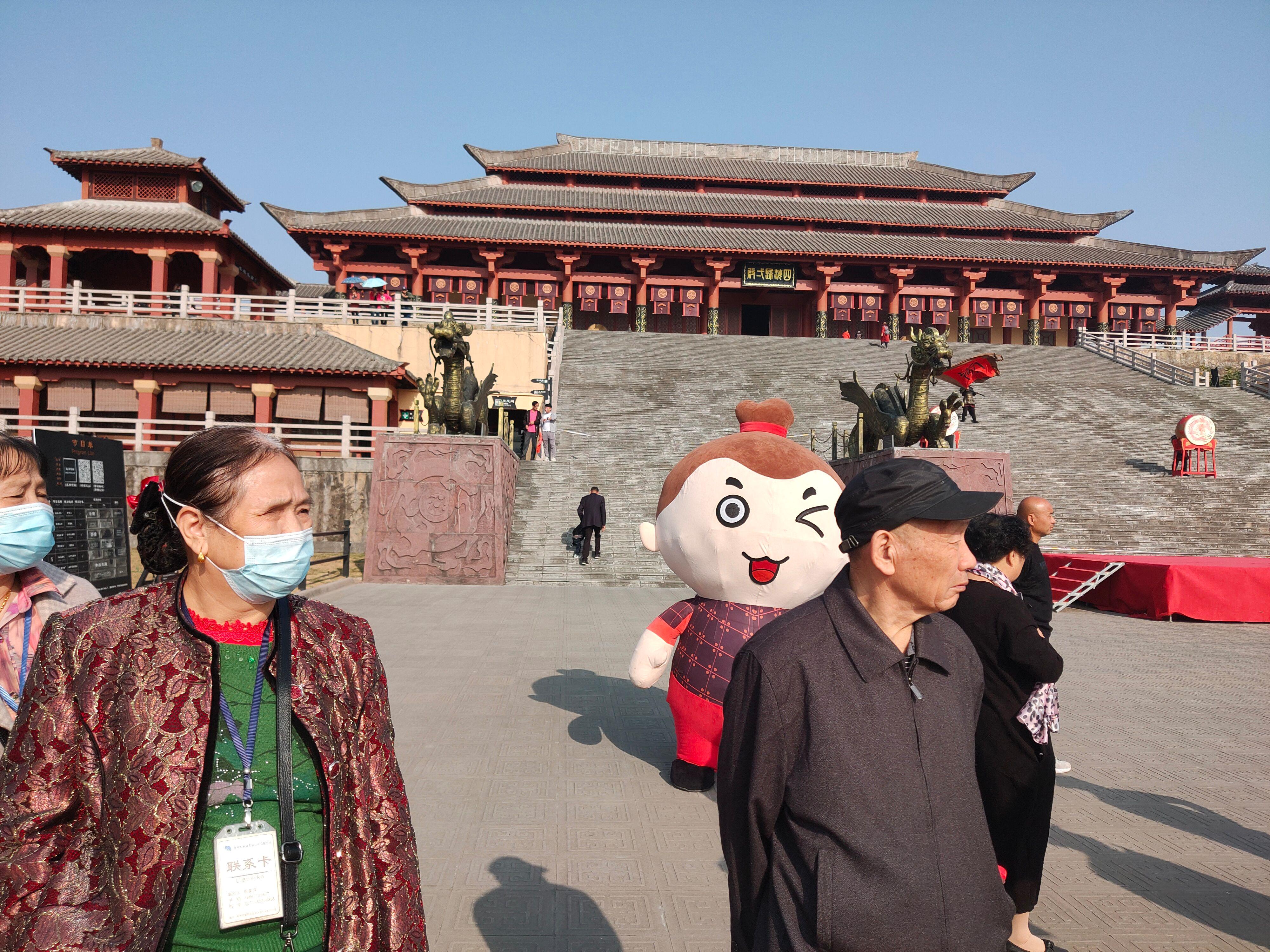 首个全马2022年超燃视频,横店马拉松2023全马颁奖直播