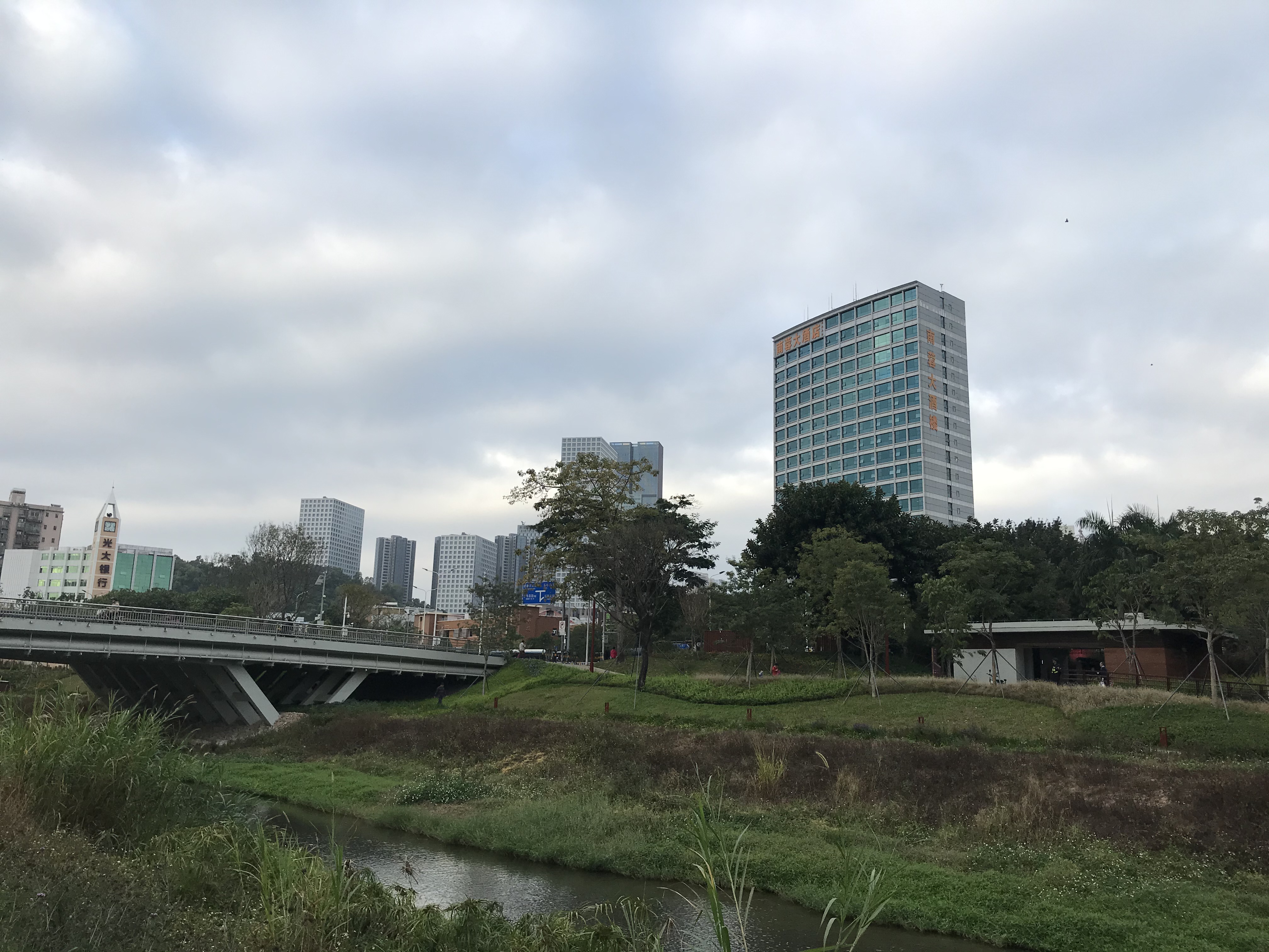 今年适合入手深圳的房子吗,深圳西丽小产权房推荐