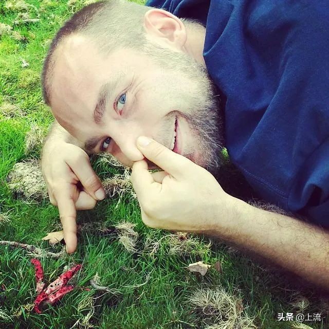 为啥俄罗斯大汉总是背着老婆钻树林？