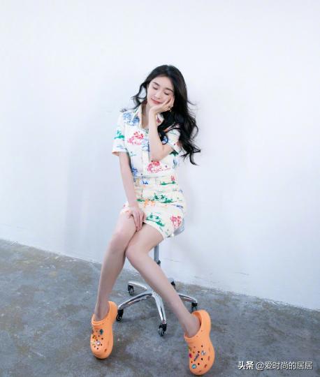 杨幂腿袜穿搭日常,杨幂私服穿搭不露腿