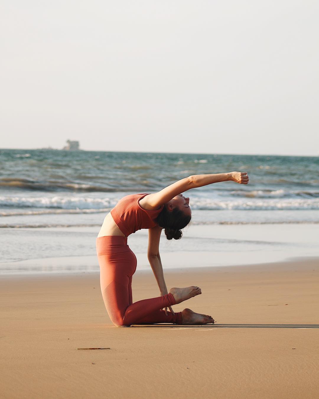 每天拉伸肚子5分钟,每天拉伸腰腹部