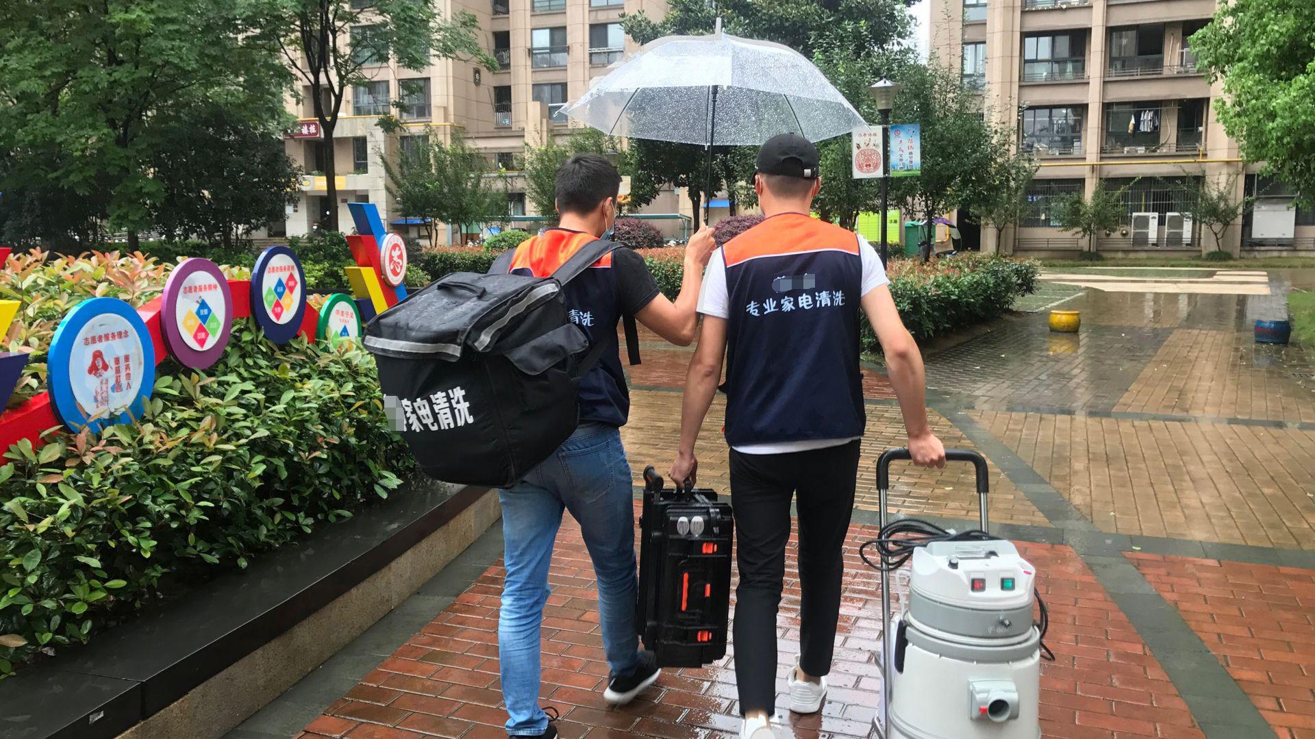 安徽小伙，没钱没人脉，在合肥做清洗，如今买车买房