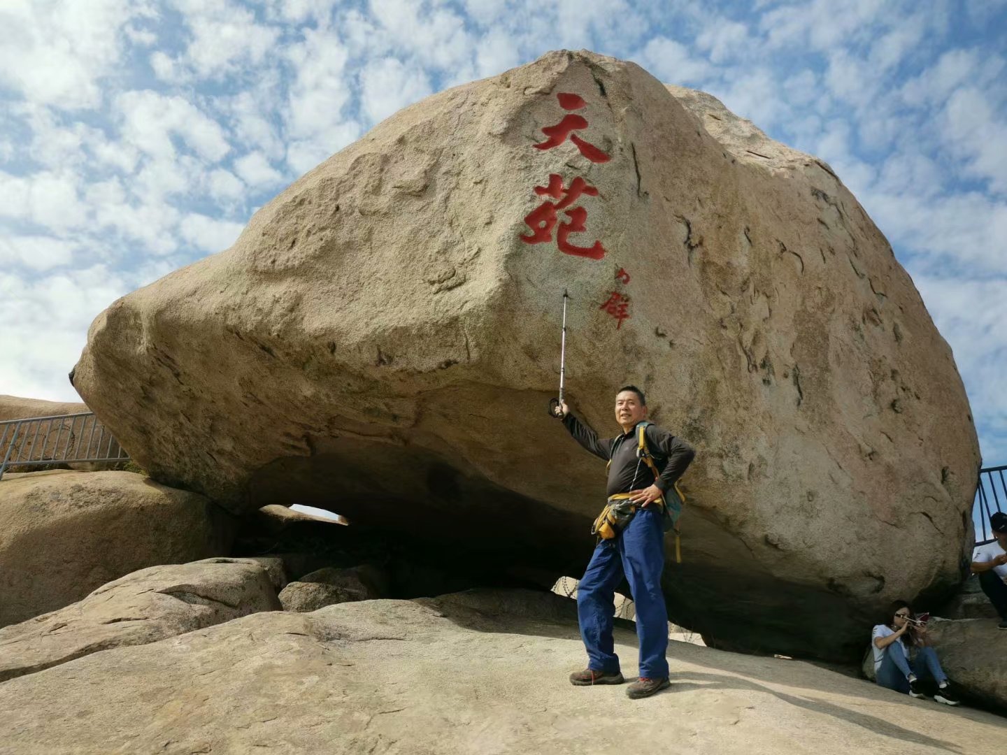 远征三晋凯旋还，飓风众人把酒欢