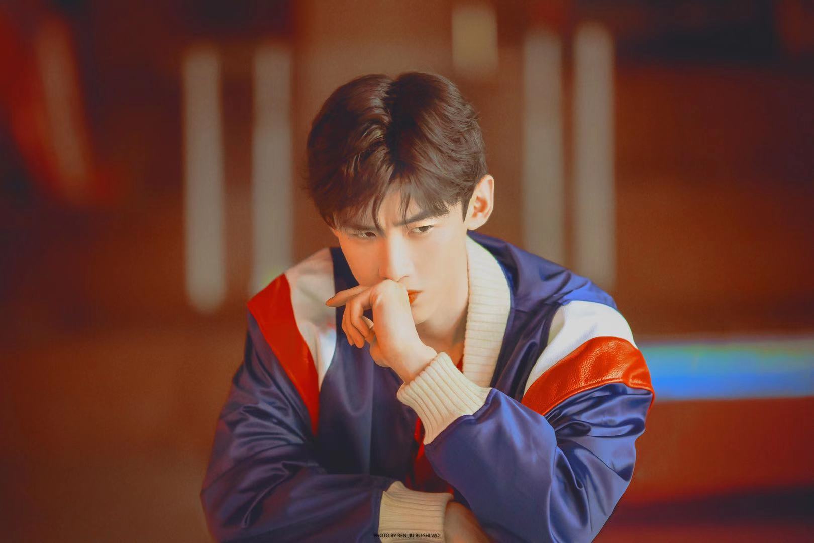 井柏然王一博白敬亭搞怪拍照,井柏然白敬亭朋友圈互动