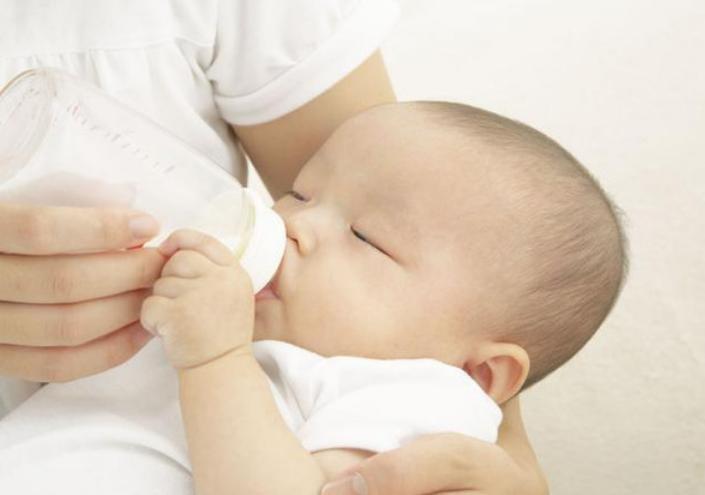 为什么宝宝拒绝喝母乳,宝宝拒绝吃母乳怎么办啊