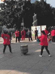 新娘开心的搞笑视频,搞笑gif开心一刻女司机上车