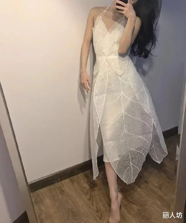 “一个两米多的沙雕，想要一个三米的女朋友......”你品品哈哈