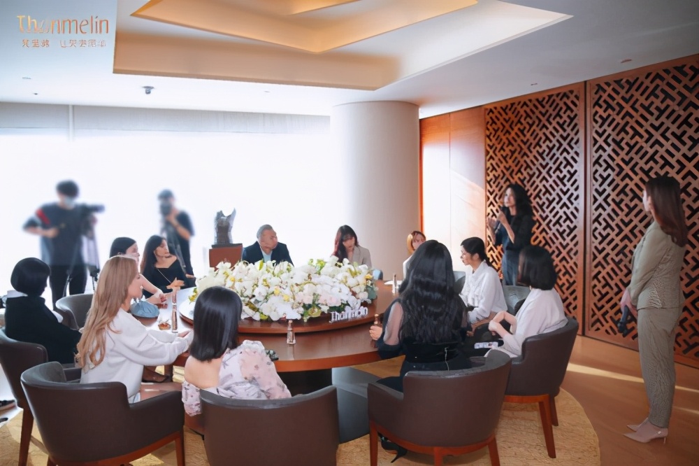 梵蜜琳的“小心机”，全藏在小膜灯肌底液里