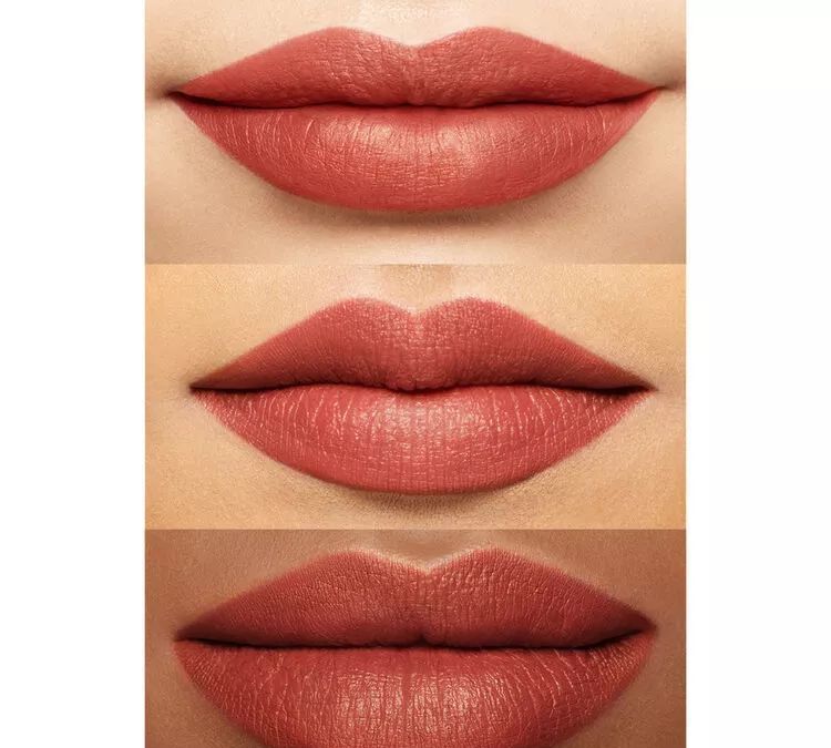 没有烈焰红唇照样slay全场，她的裸色口红真厉害