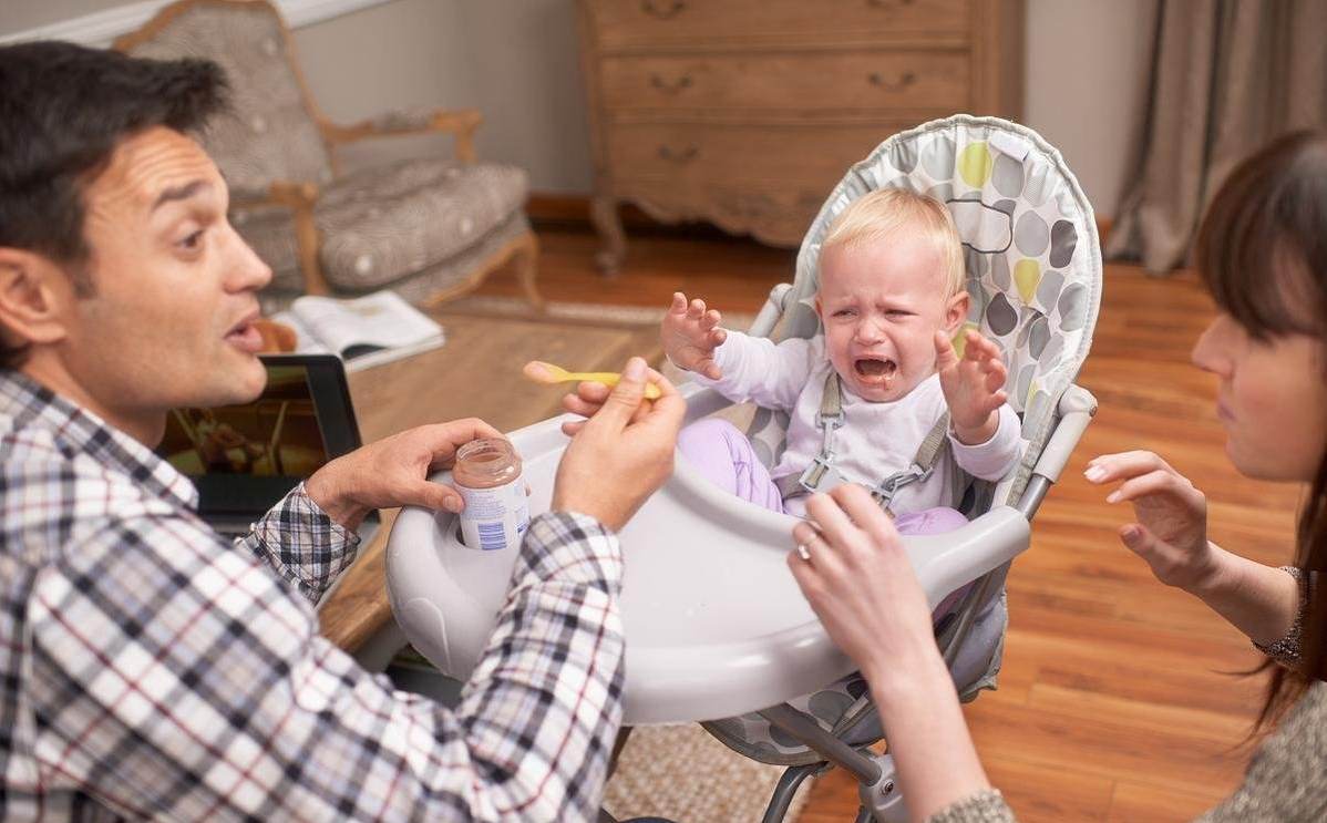 女婴身上味道很难闻,八个月婴儿身上臭
