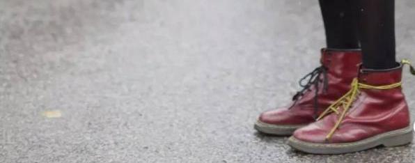 马丁靴怎么穿才能穿出存在感,哪些品牌马丁靴比较好搭配