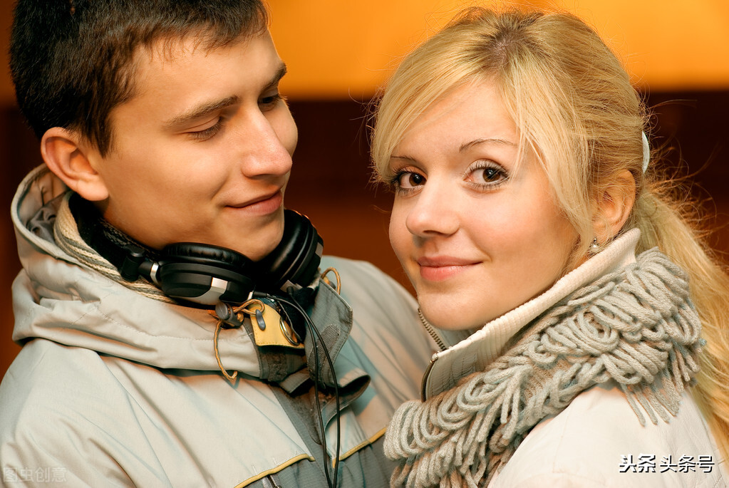 如果一个异性缘好的男生喜欢你,如果一个异性想你会有什么表现