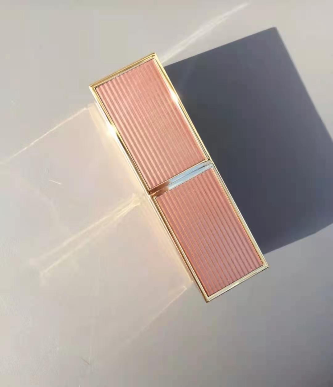 秋冬季节哪些口红适合你?戴上口罩你还涂口红么?