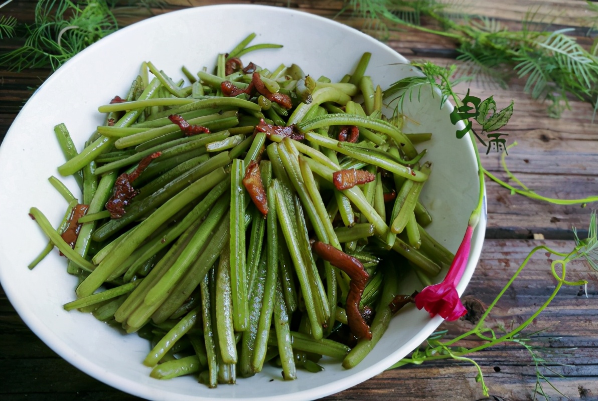 红薯藤的逆袭:曾被弃用来喂猪,如今成“蔬菜皇后”,3元一把