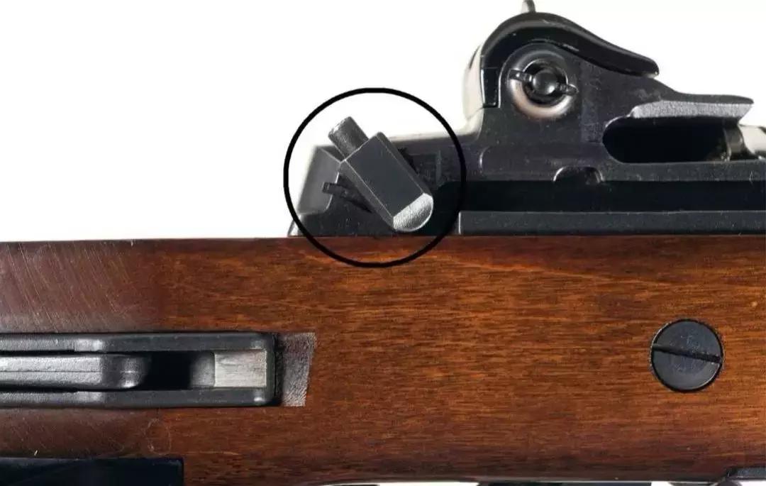 别看这枪叫“迷你”，实际很凶，FBI都吃了大亏8人被打的抬不起头