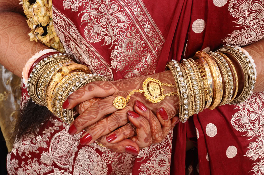 印度人为什么要戴黄金首饰,印度女性佩戴黄金是真的吗