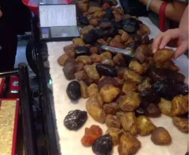 琥珀马丽散真假辨别,马丽散蜜蜡怎么鉴别