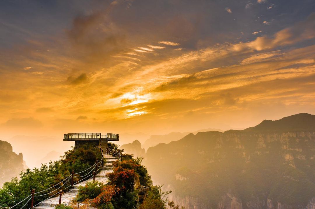 巍巍太行山山峰险峻,太行山奇峰峻岭