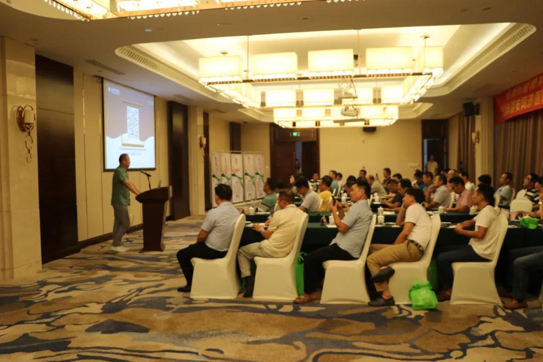 弘扬抗疫情精神医师节,弘扬抗疫精神致敬中国医生