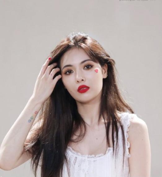 韩国女星泫雅写真,韩国女星衣着曝光泫雅