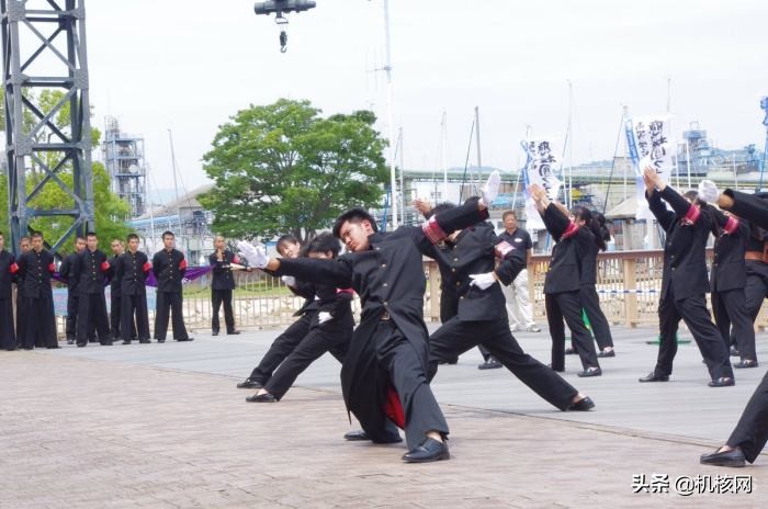 “爱”,“热血”与“永不言弃”:这就是《应援团》的故事