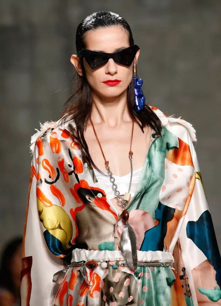 日抛脸好看吗,日抛脸是什么样的