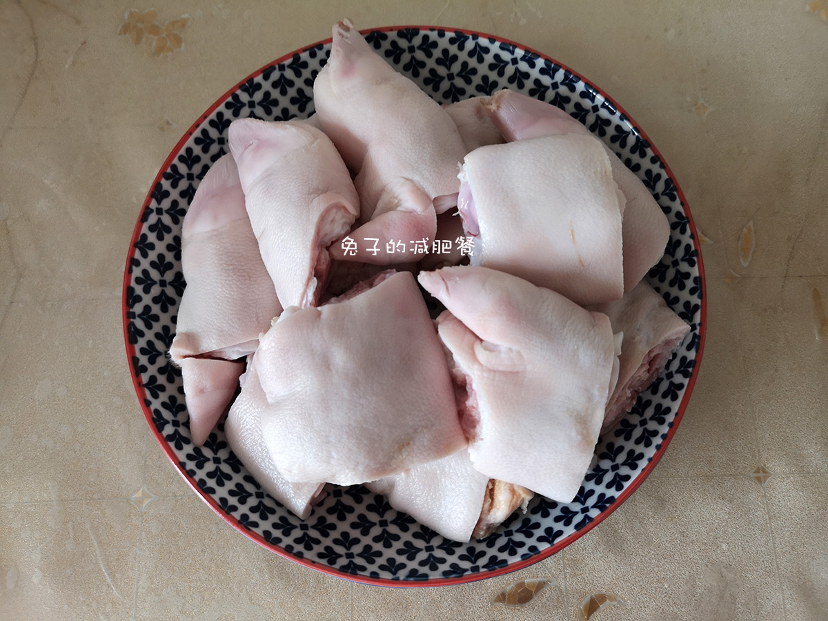 炖肘子和猪蹄软烂脱骨需要多久,如何在家制作软烂脱骨的猪蹄