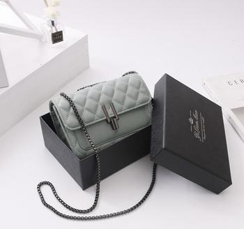 新款时尚洋气复古水桶包,复古斜挎水桶包穿搭