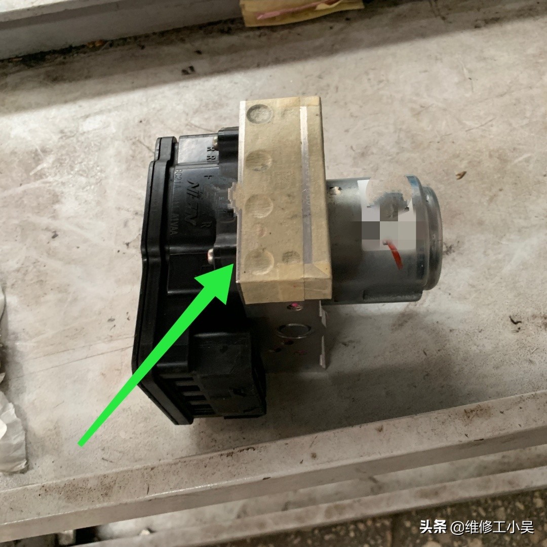 9代雅阁刹车故障灯突然亮了,2022雅阁刹车故障灯