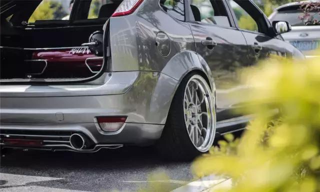 福克斯三厢外国改装st案例,福克斯改装内饰carplay