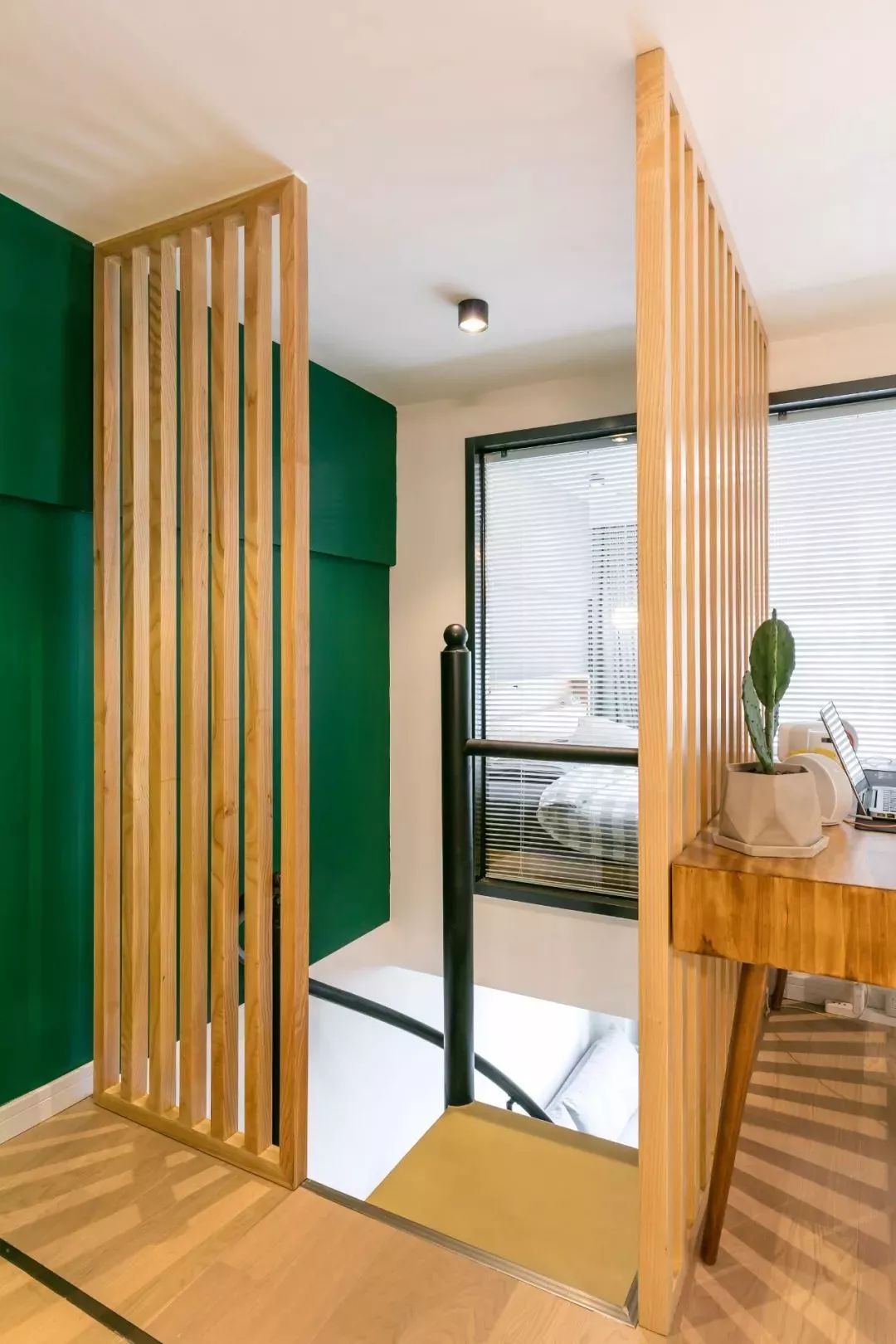 64㎡现代轻奢公寓，买了小复式，这样装修好精致