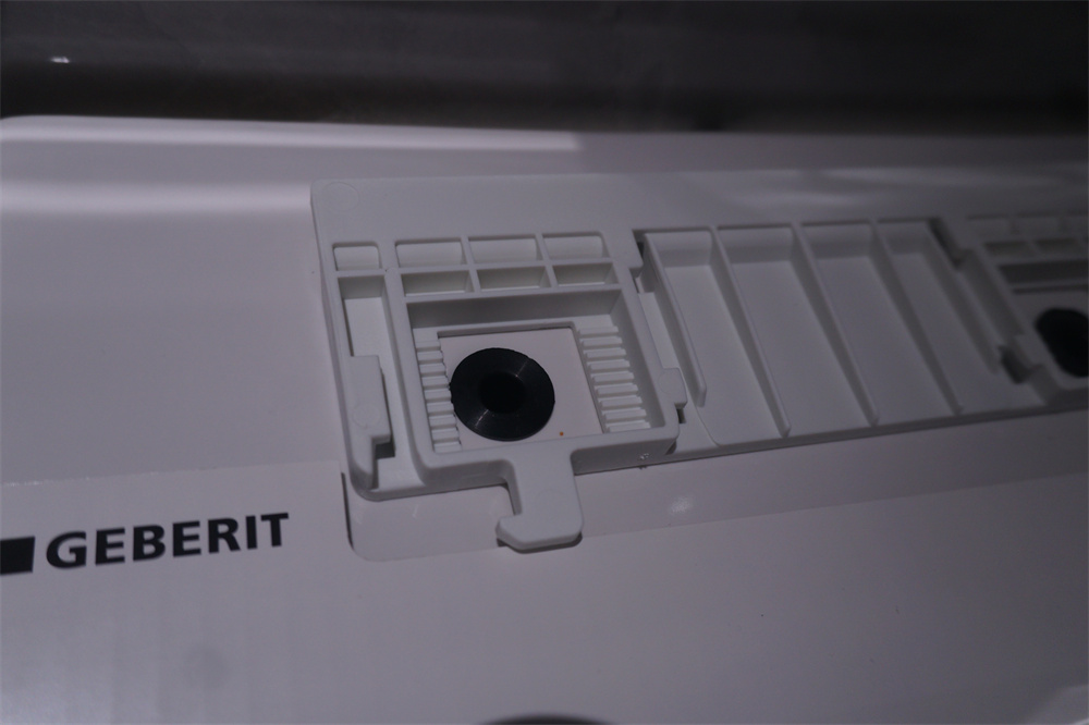 壁挂马桶怎么安装方便后期维修 (壁挂马桶马桶盖松动)