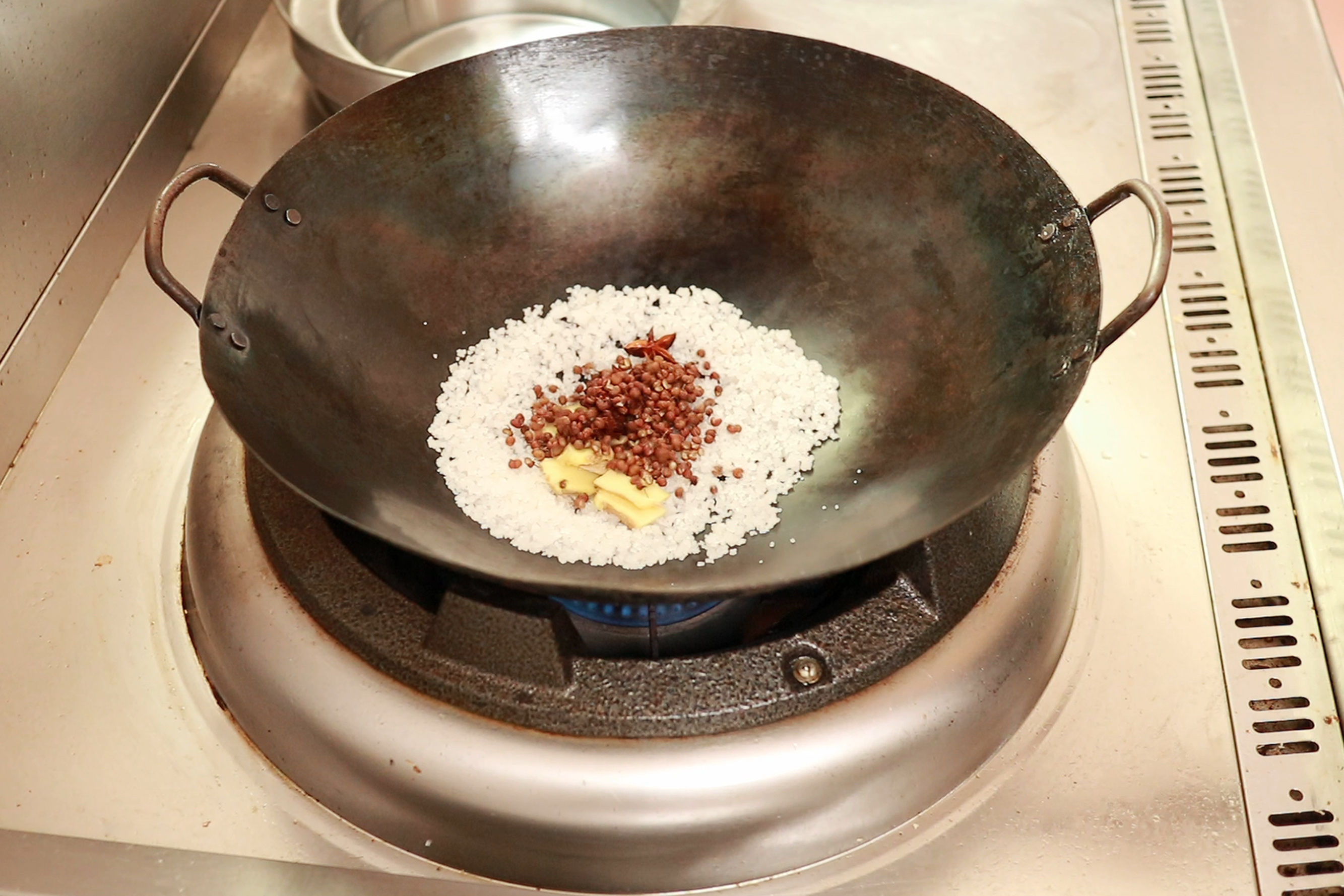 花椒盐水鸭怎么做好吃视频教学,花椒盐水鸭的正宗做法